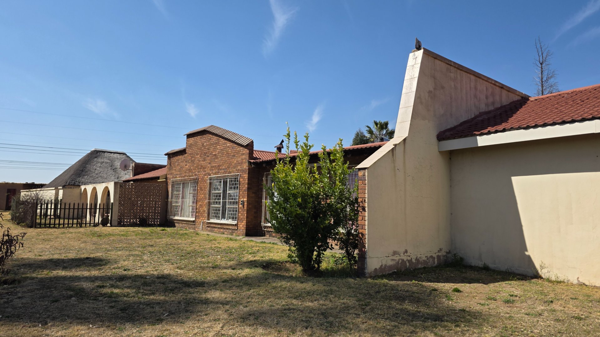 FANTASTIC  FARMING  OPPERTUNITY IN A SOUGHT AFTER AREA  WITH MULTIPLE HOUSING OPTIONS