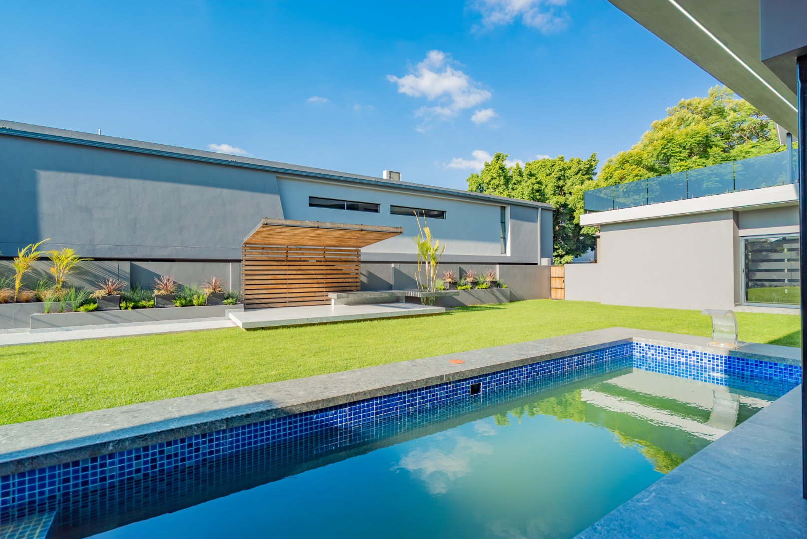 Choose Your Finishes: 670 m² Villa Behind a Double Boom in Sandhurst