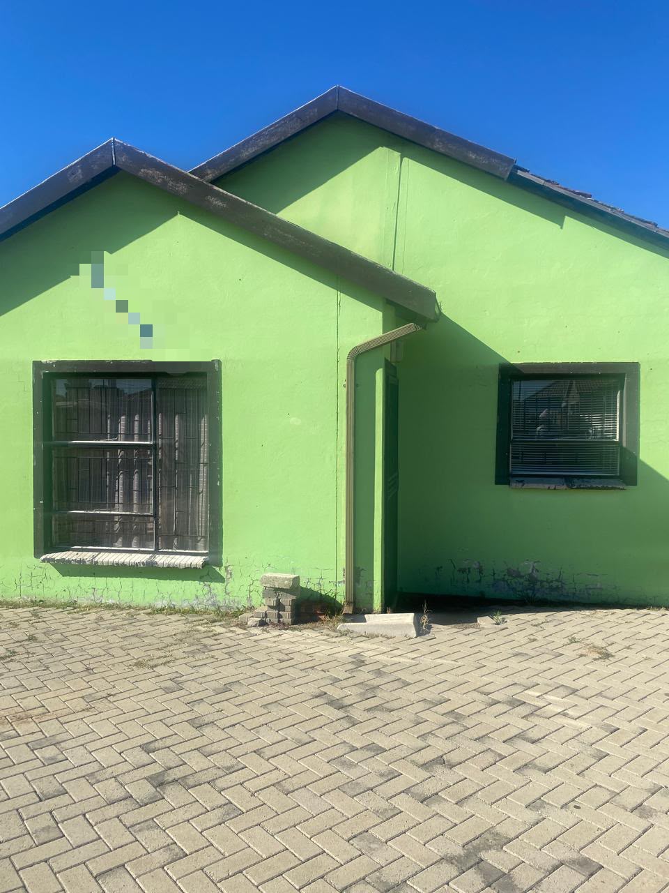 Fully Fenced 3-Bedroom Family Home with Tandem Carport in Grasslands