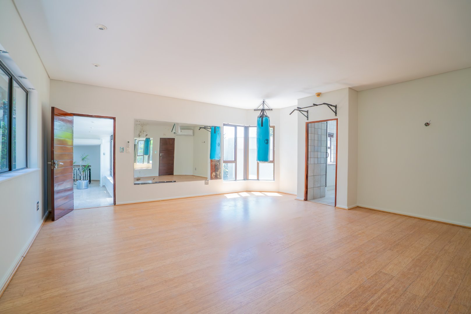 Grand Inanda Residence with Exceptional Bones – 1,003m² Under Roof on 1,859m² Stand