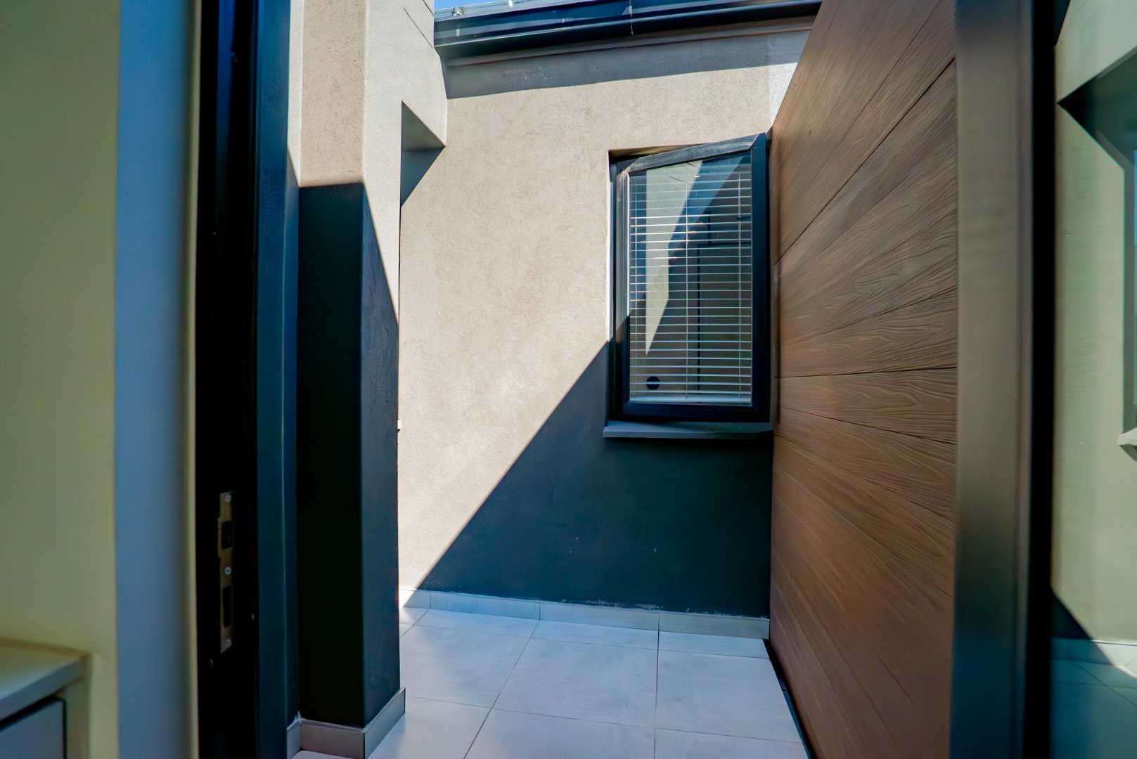 Ultra-Luxury 3 Bed Duplex Villa in Hyde Park | Pool, Staff Suite & Backup Power