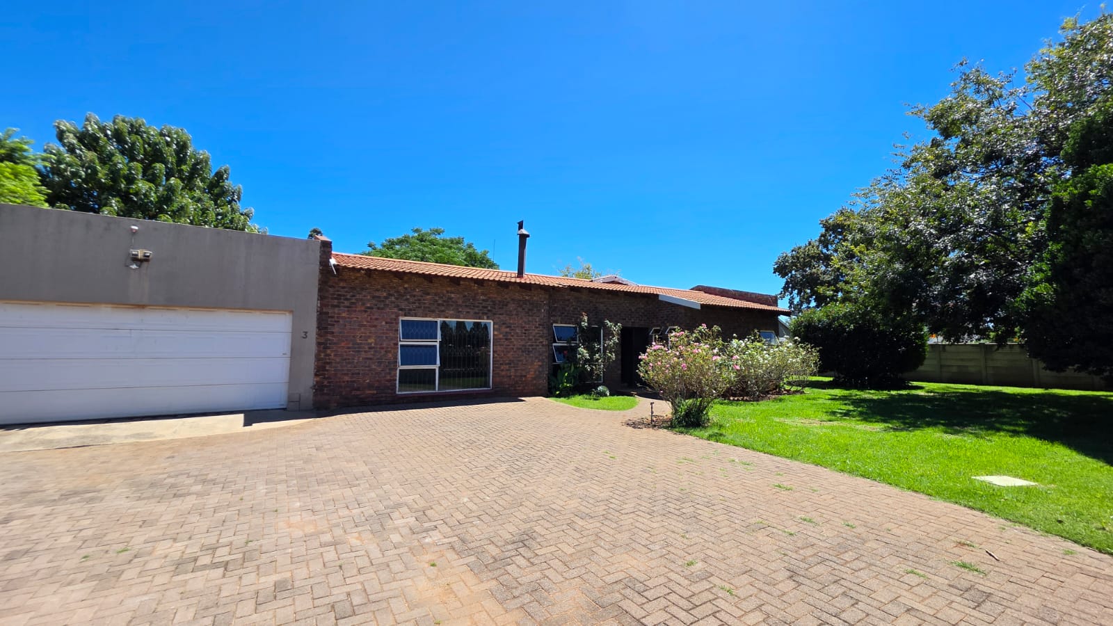 Charming 3 Bedroom Family Home For Sale in Henley on Klip