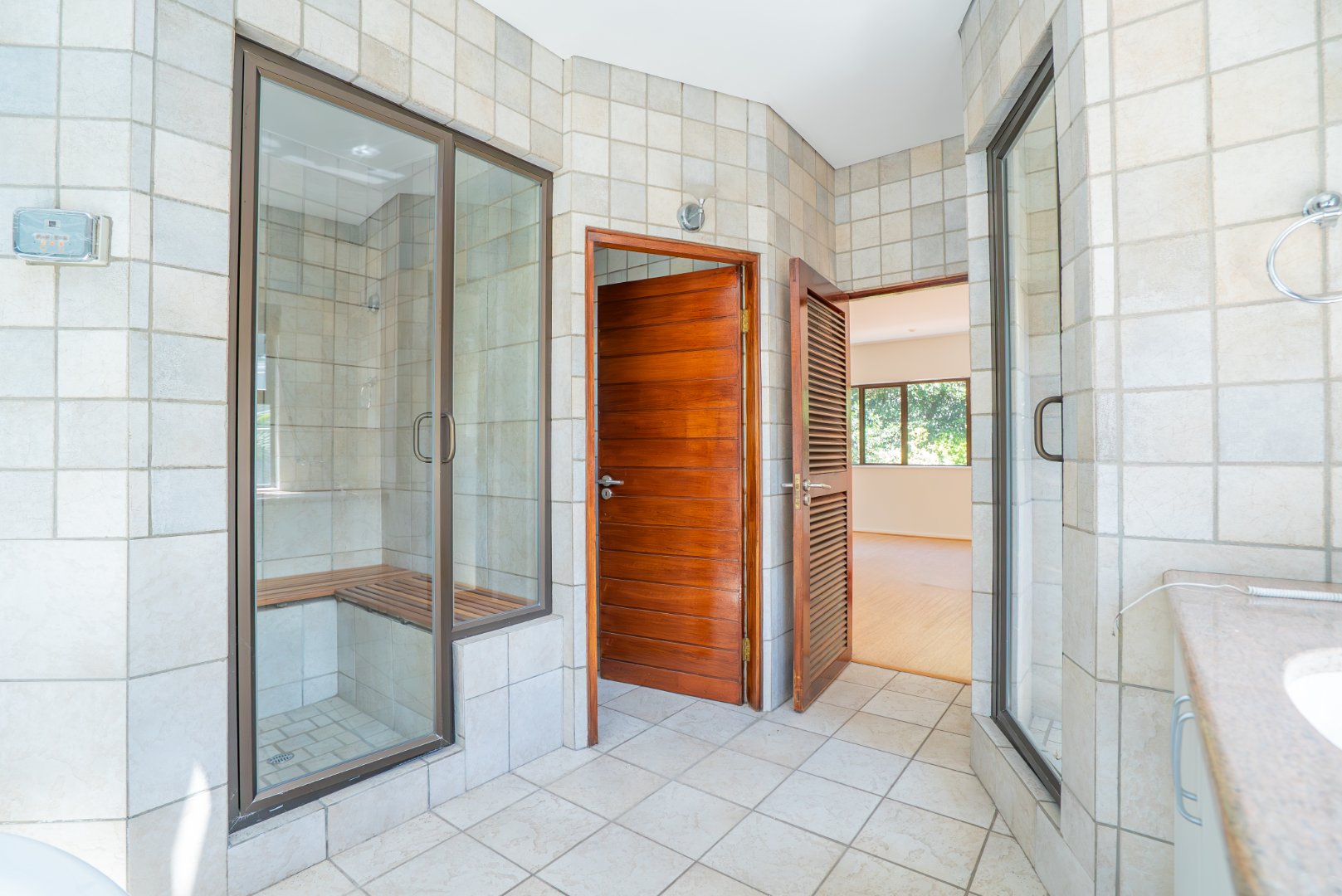 Grand Inanda Residence with Exceptional Bones – 1,003m² Under Roof on 1,859m² Stand