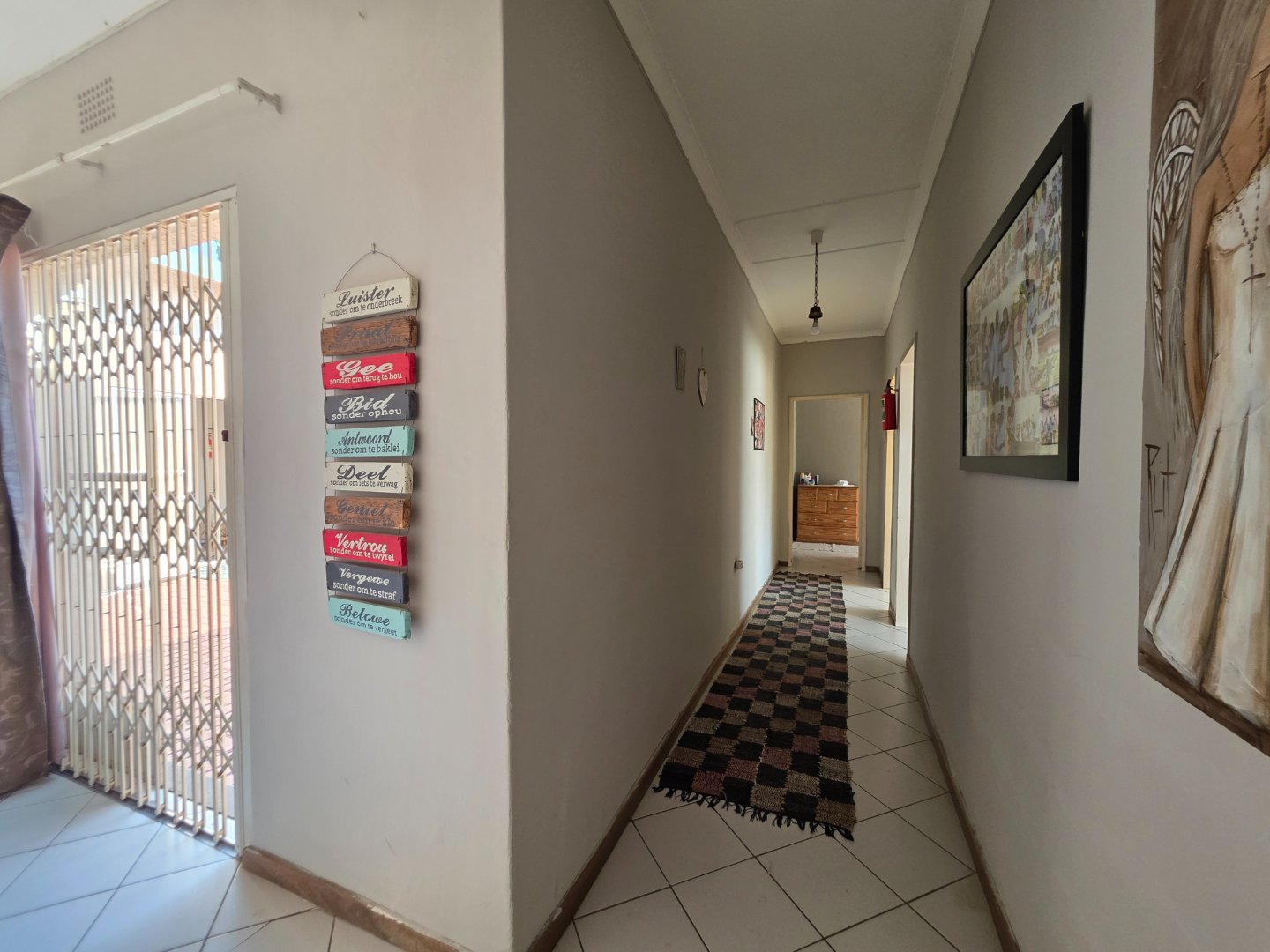 PASSAGE TO BEDROOMS
