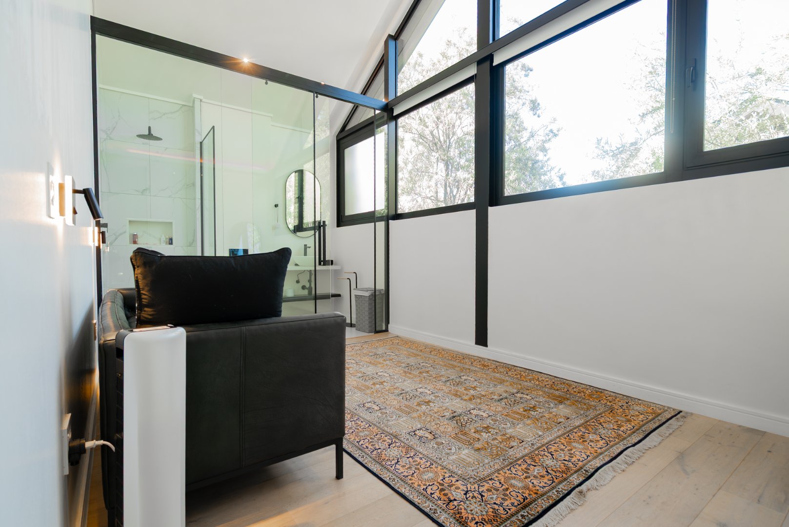 Ultra-Luxury 3 Bed Duplex Villa in Hyde Park | Pool, Staff Suite & Backup Power