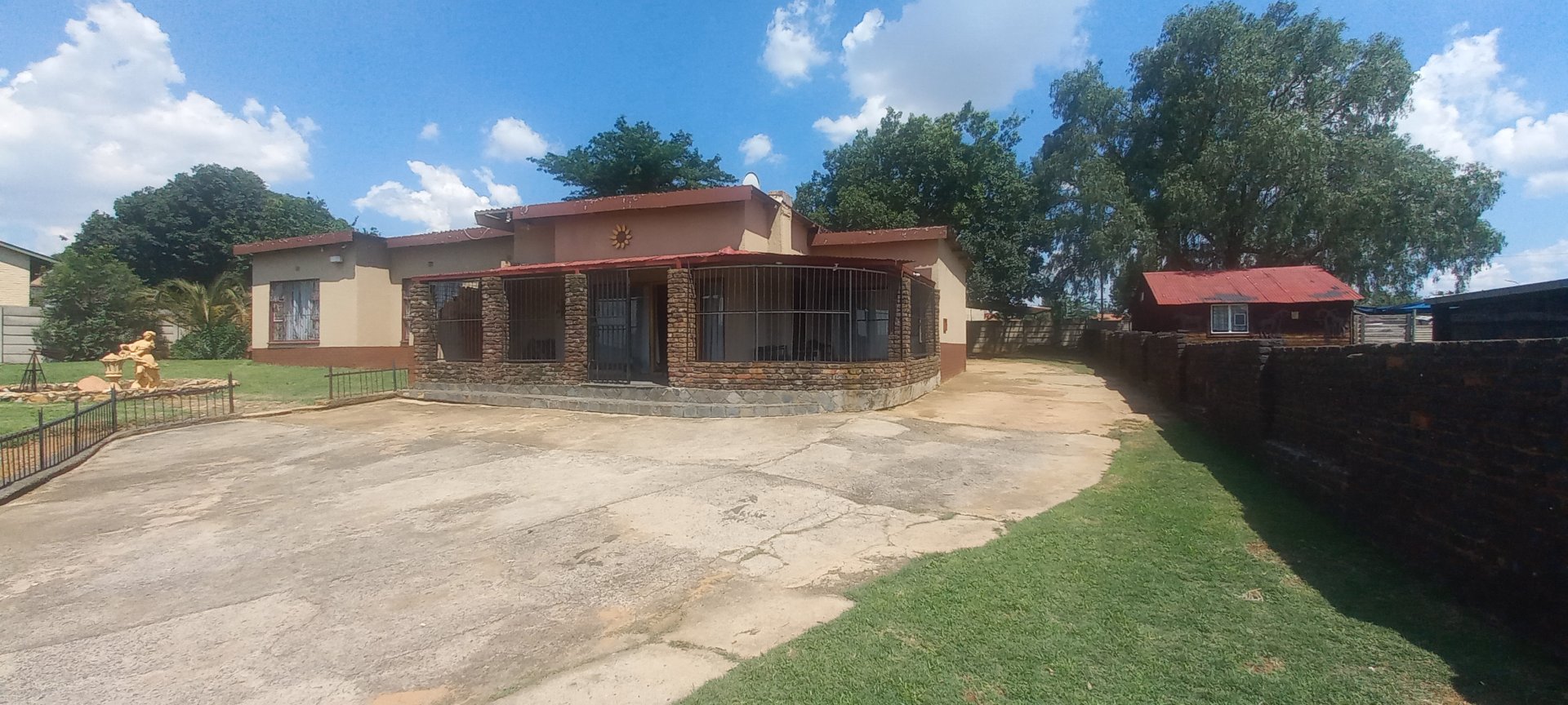 Spacious Home In Rensburg