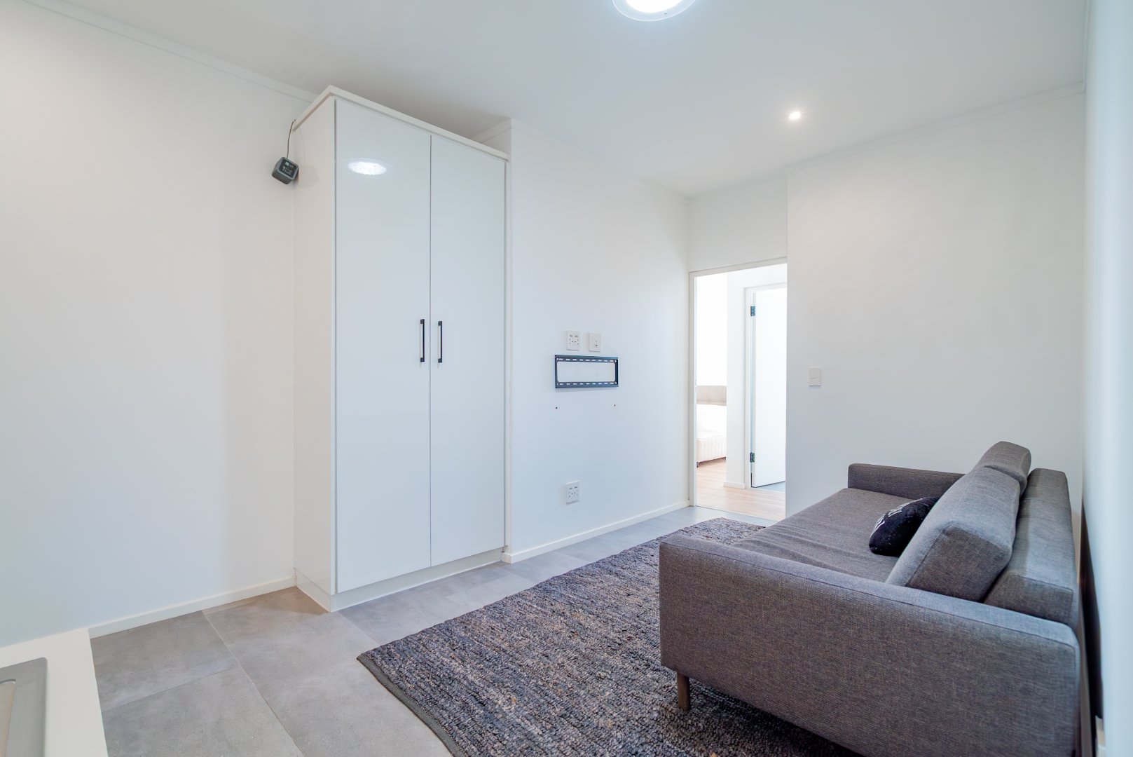 Modern 3 Bed Hyde Park Townhouse with Solar, PJ Lounge & Double Garage