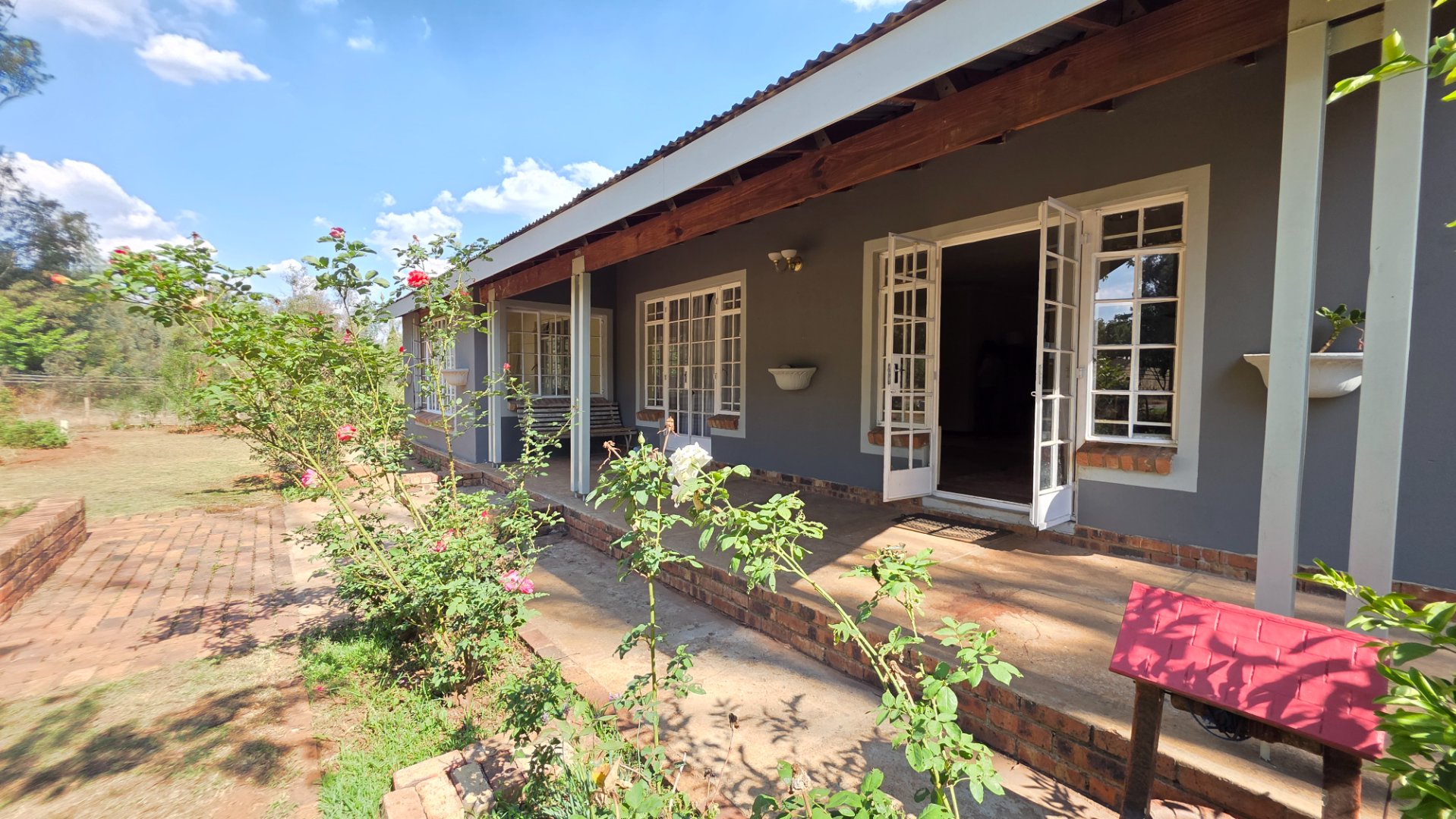 A COSY , HOMEY COTTAGE  LOOK DWELLING AVAILABLE  FOR A NEWLY WED COUPLE OR ELDERLIES