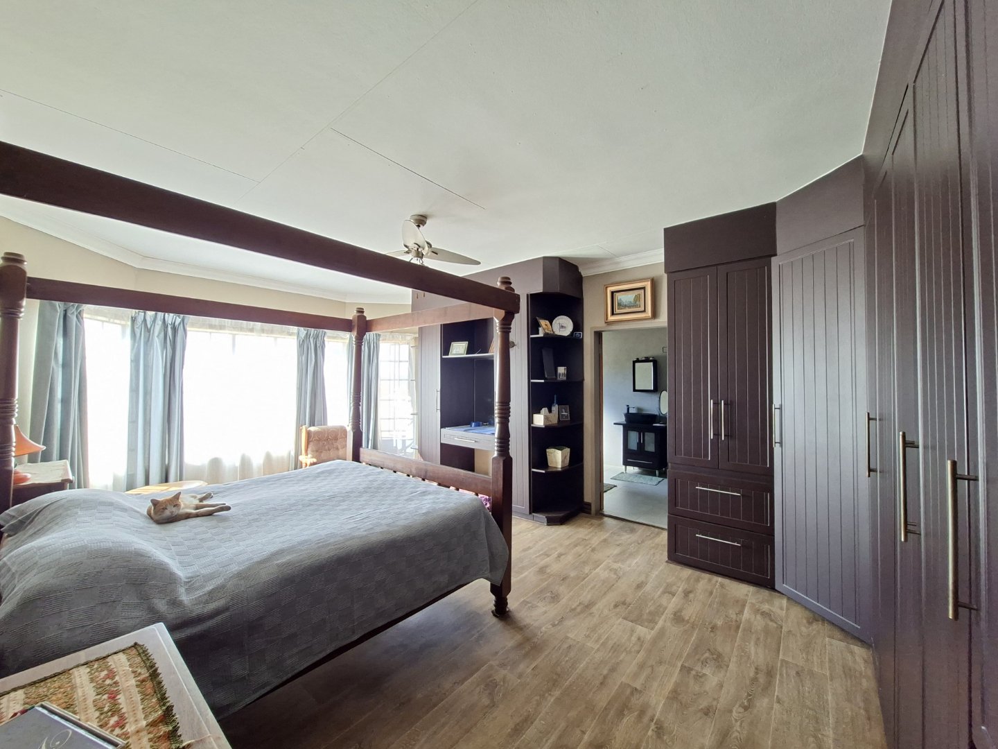MAIN BEDROOM