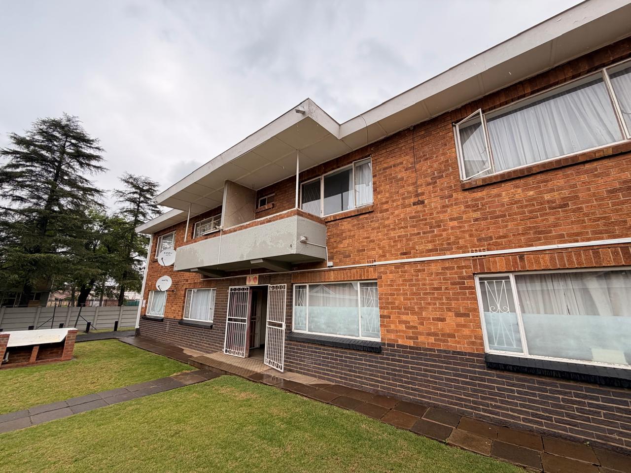 2-Bedroom Townhouse with Comfortable Living Spaces
