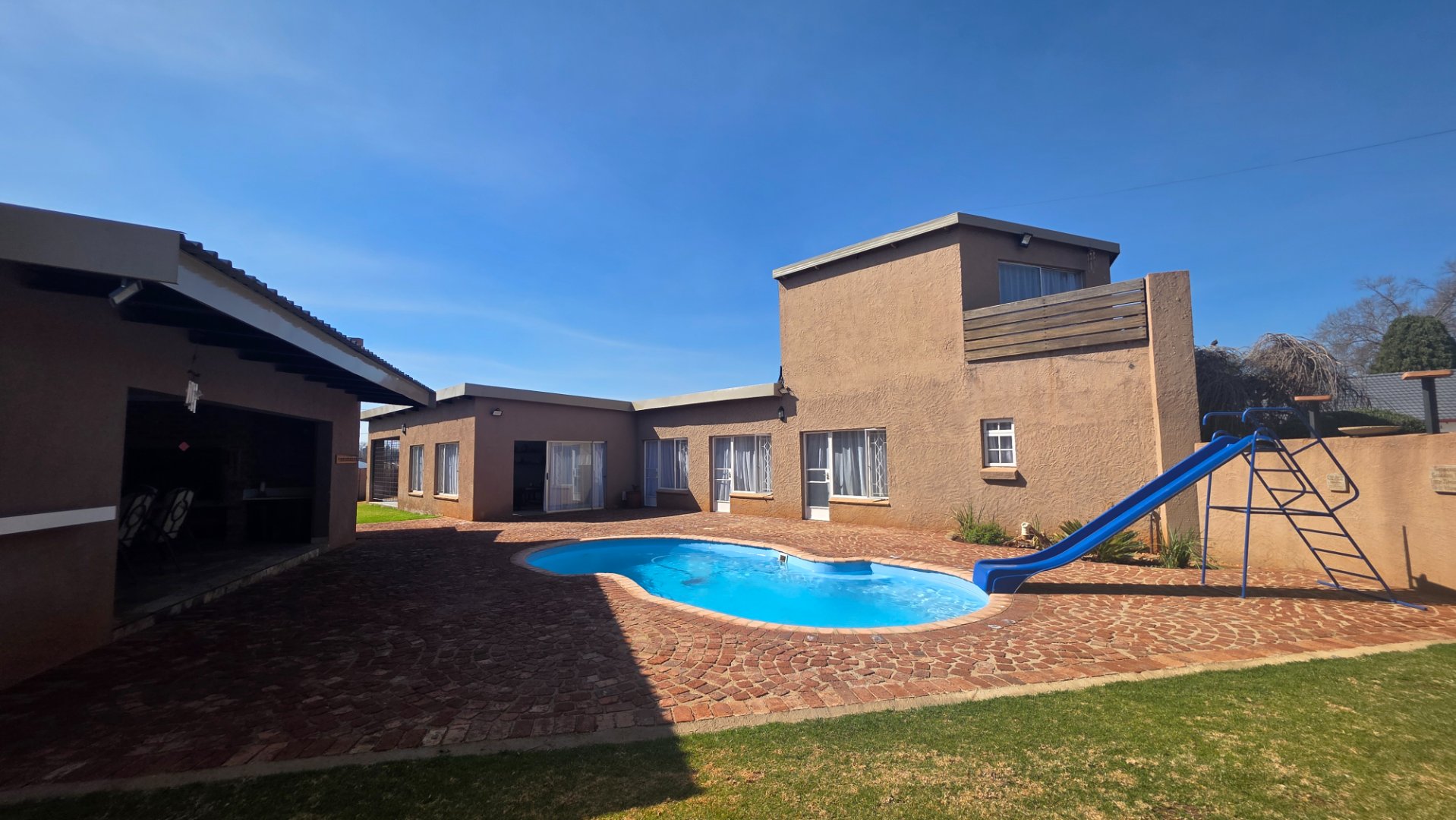 IMMACULATE DUAL LIVING PROPERTY WITH LOTS OF LIVING SPACE ,THAT INCLUDES TWO HOUSES,BOREHOLE AND WORKSHOP.