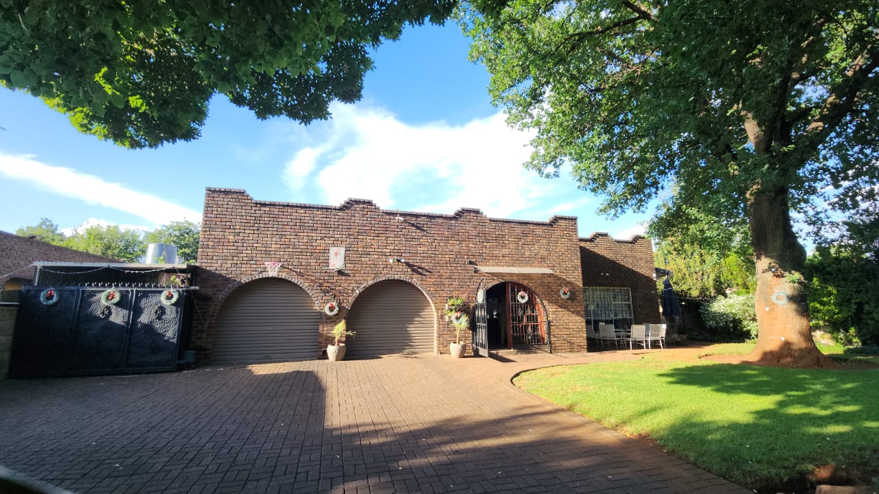 A PERFECT LIFESTYLE PROPERTY TO TREASURE