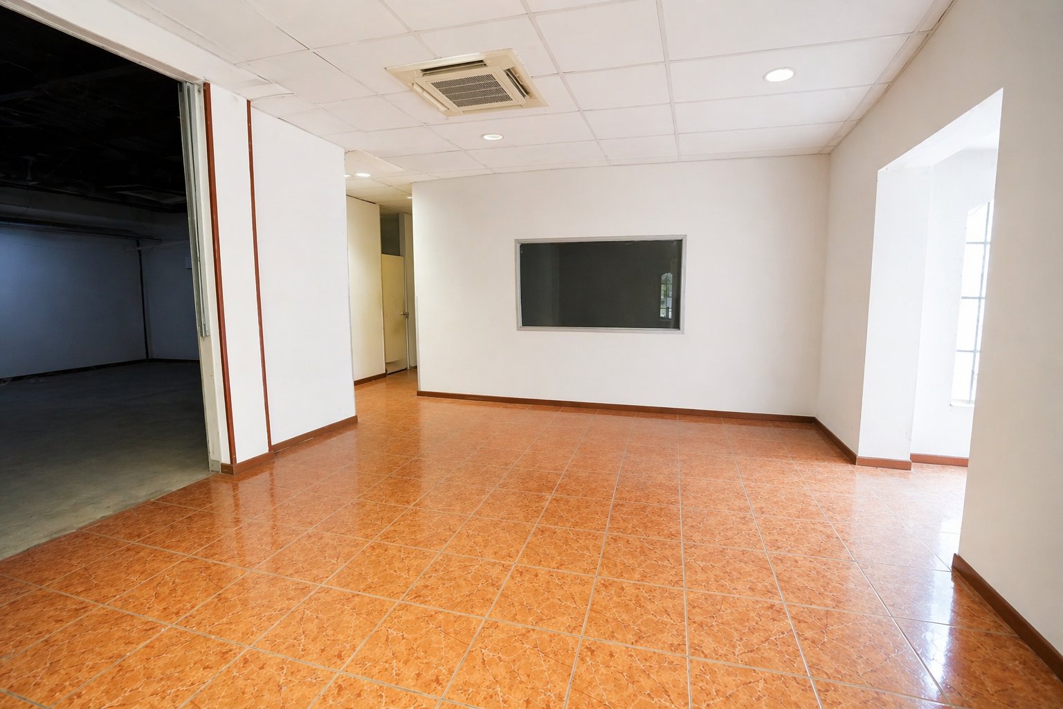 229 m² First Floor Office Suite To Let at Promenade Shopping Centre | Suite 27 | Central Mbombela Business Address photo 4